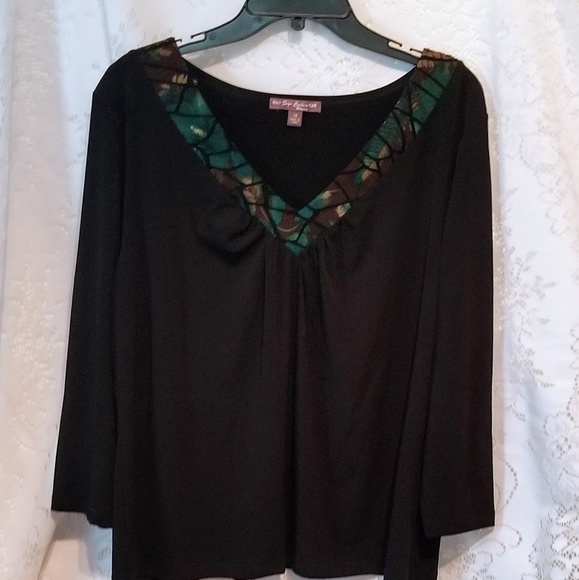 Tops - Beautiful Black Plus Size Top Size 1X EUC